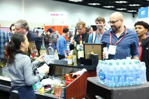 CRE25WET-AH-Expo_Hall_Happy_Hour